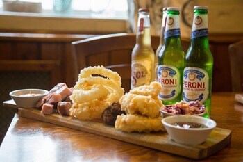 The Bluebell Inn And Lodge Food and Drink