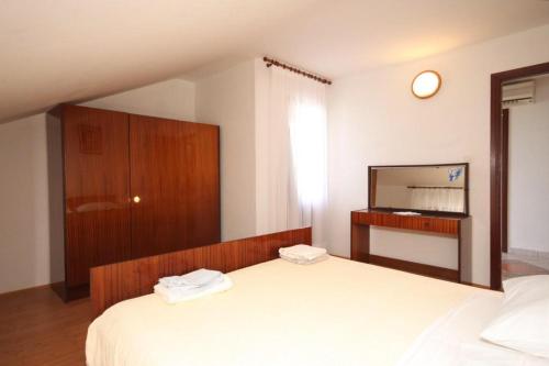 Apartment Kukljica 8237a 