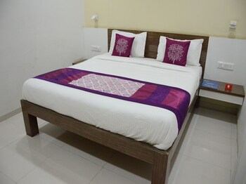 Oyo 4017 Hotel Grand Ashwin 1 Guestroom