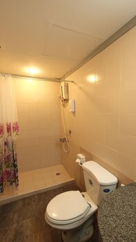 Nontsee Apartment Bathroom