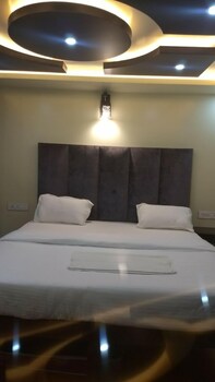 Jct Houseboat Guestroom
