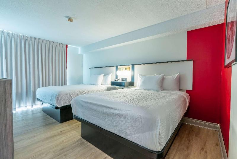 Maple Crest Inn Room