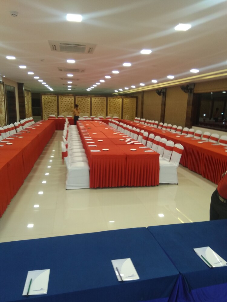 Hotel Mansha Regency Meeting Facility