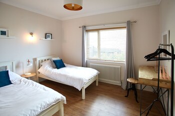 Burnsyde Beach House Guestroom