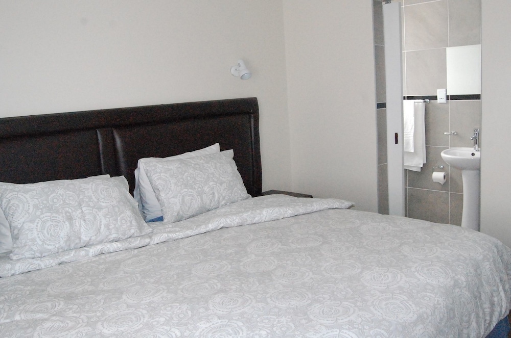 Lansdowne Cape Town Bed and Breakfast Budget