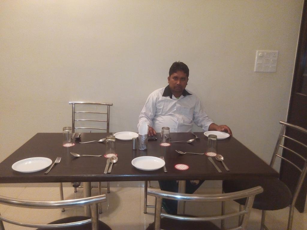 Thar Midway Hotel & Restaurant 
