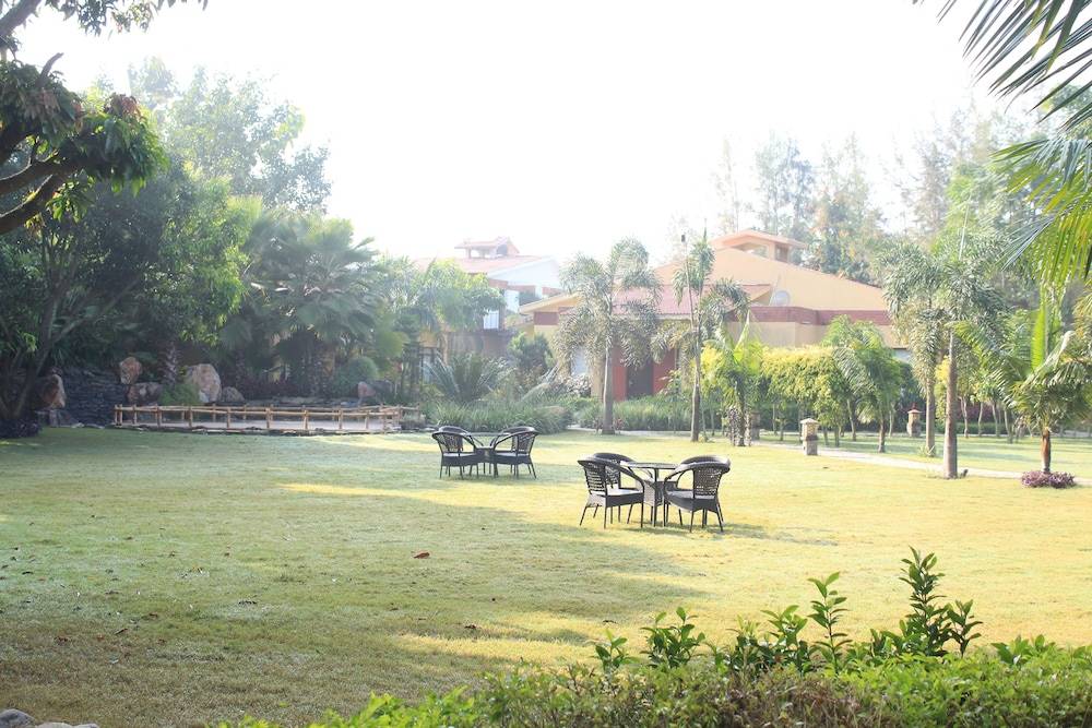 Iris Resort And Spa Garden