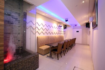 Oyo 4727 Hotel Sangam Pacific Breakfast Area