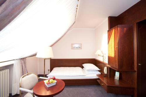 Leine Hotel (لین هتل) 