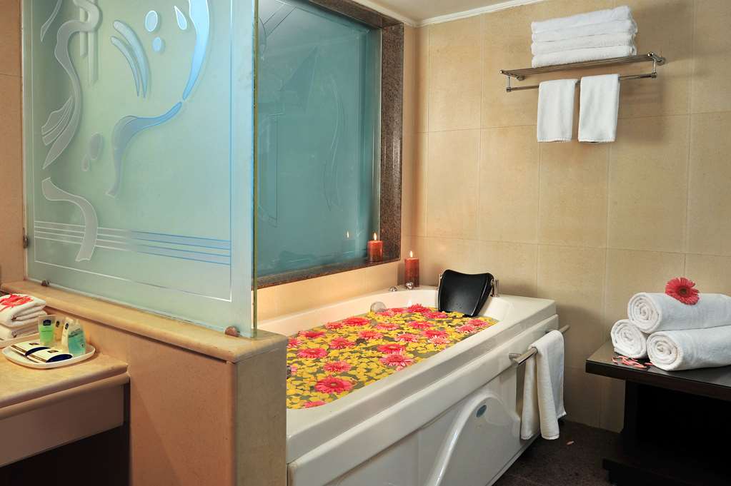 Best Western Maryland Guest Bathroom