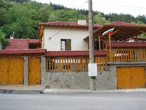 Lazar's Light Guest House (لازارس لیت گست هاوس) 