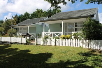 Ash Grove Boutique Motel Guestroom