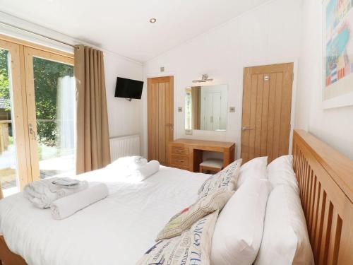 6 Streamside Looe 