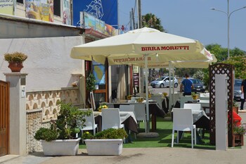 Hotel Ristorante Pizzeria Le Voilier Outdoor Dining