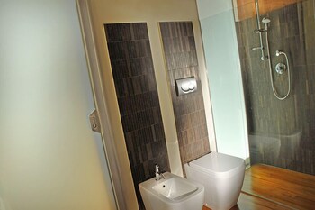 Terres D'aventure Suites Bathroom