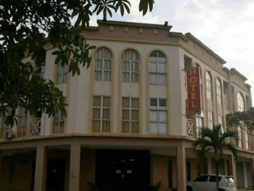 Oasis Hotel 