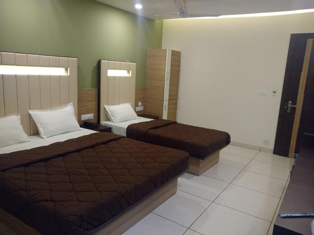 Hotel Anand Corner 