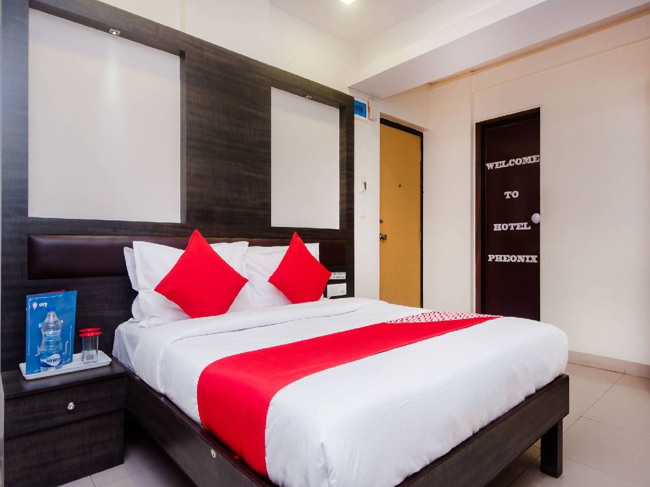 Oyo 11855 Phoenix Hotel 