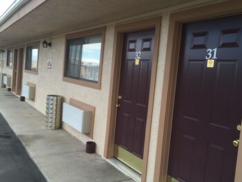 A Fisher's Inn Motel Hotel Entrance