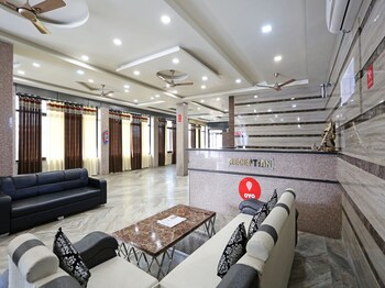 Oyo 9490 Prakash Farm Lobby Sitting Area