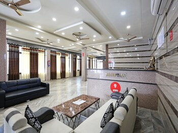 Oyo 9490 Prakash Farm (اویو ۹۴۹۰ پراكاش فارم) Lobby Sitting Area