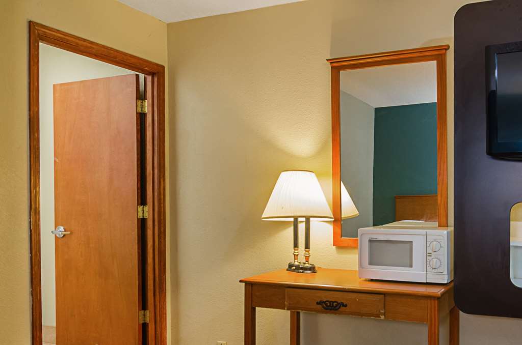 Motel 6 Portland Downtown Convention Center microwave