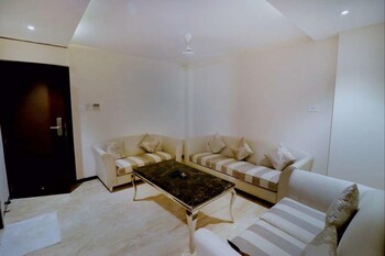 Shanti Clarks Inn Suites Guestroom