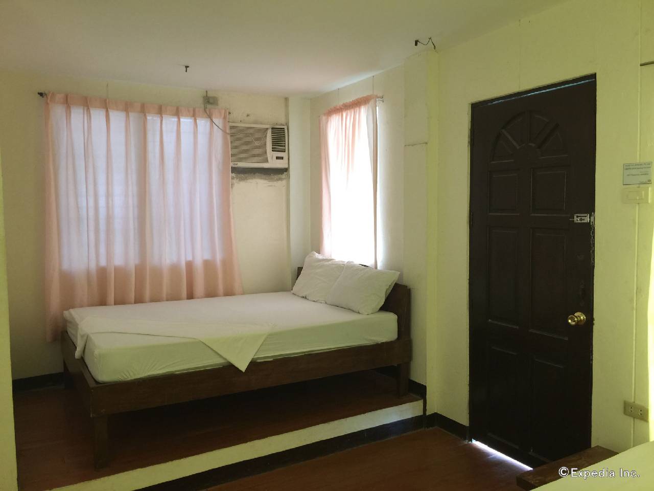 Zuric Pension Coron 