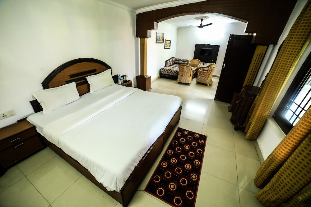 New Bhandari Swiss Cottage Guestroom