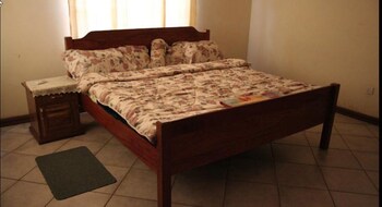 Kwesu Guest House Guestroom