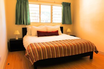 Victoria Apartments Guestroom