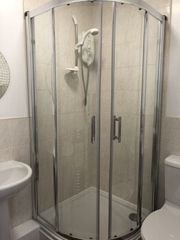 The Sun Inn Alnmouth ( سان این آلنموت) Bathroom