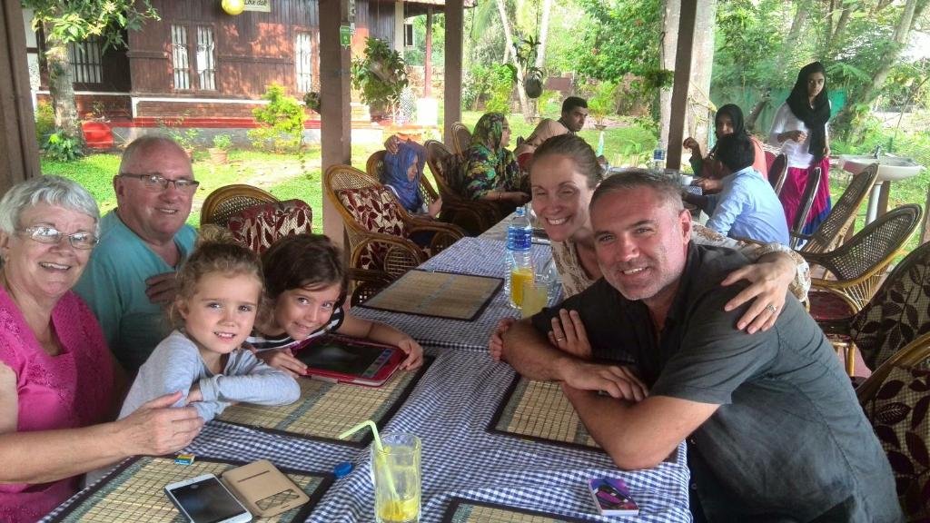 Lovedale Lakeside Homestay 