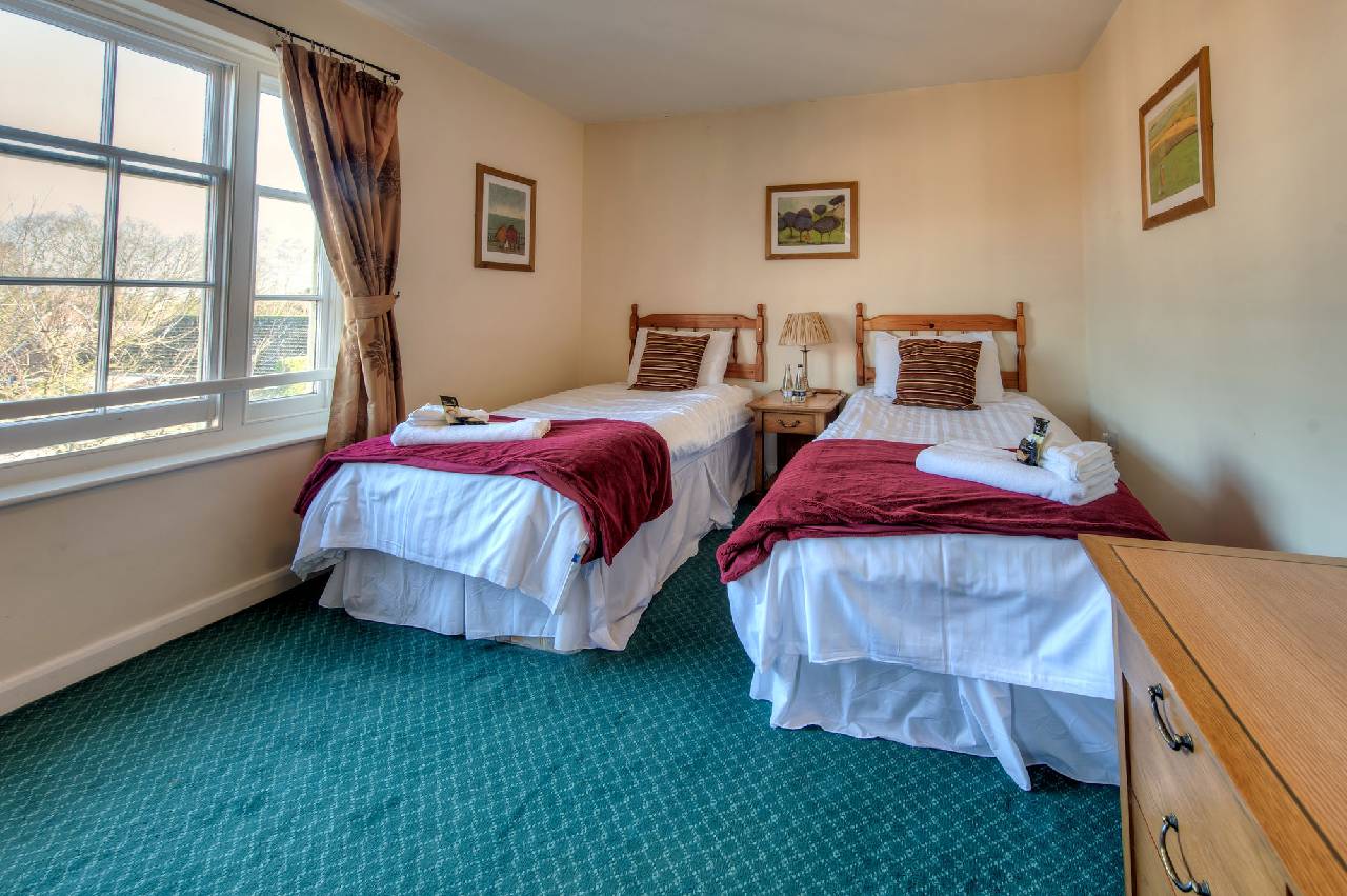 Bell Hotel (بل هتل) 