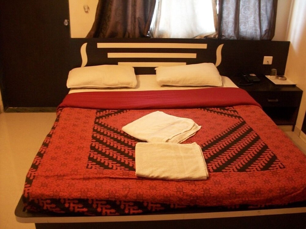 Hotel Yashraj Inn Guestroom