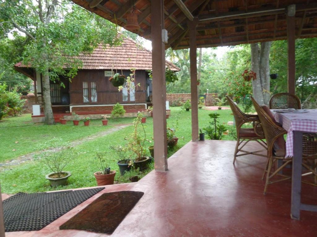 Lovedale Lakeside Homestay 