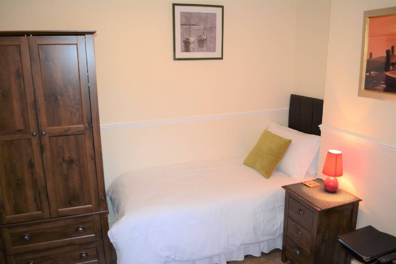 Loriston Guest House (لوریستون گست هاوس) 