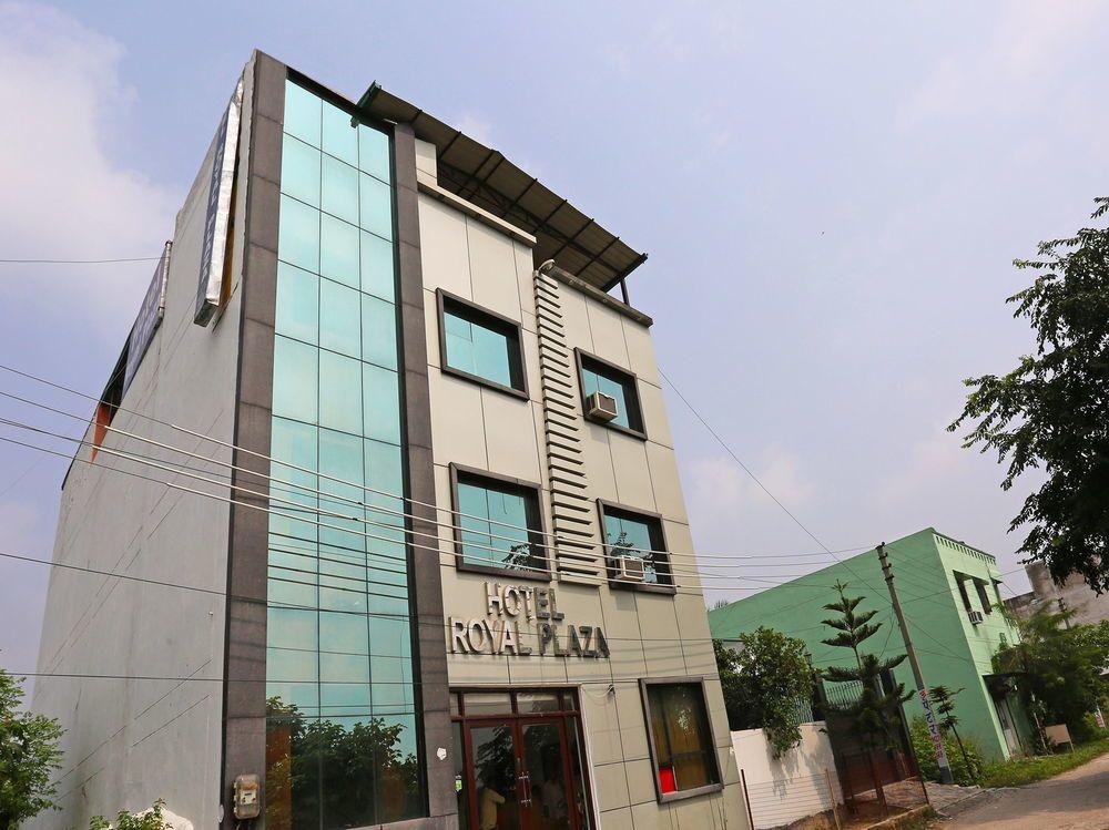 Oyo 9846 Royal Plaza 