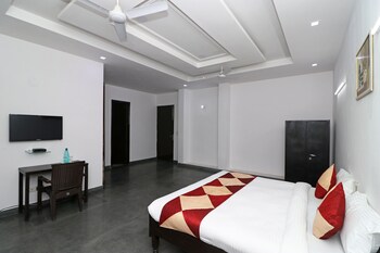 Oyo 11533 Hotel Green View Guestroom