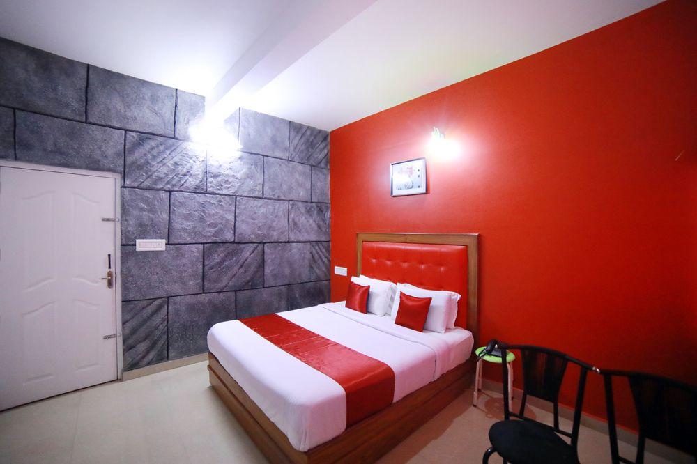 Oyo 8653 Achus Inn 