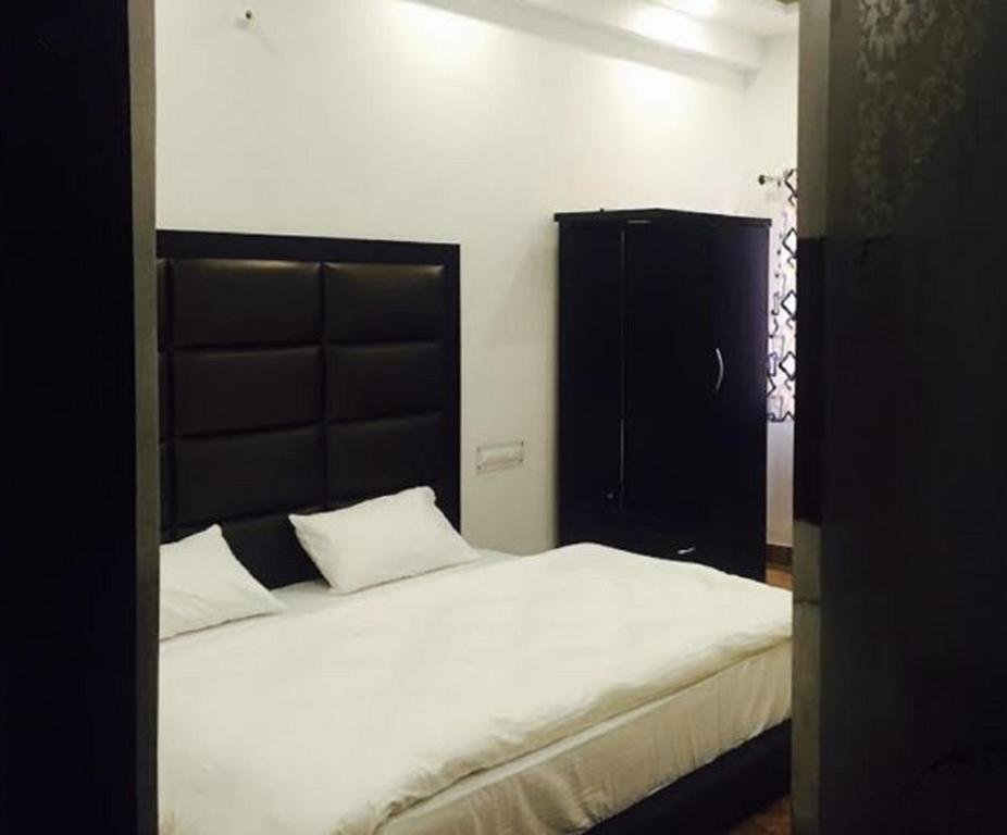 Hotel Kanha & Family Restaurent 