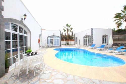 White Apartment Boutique 
