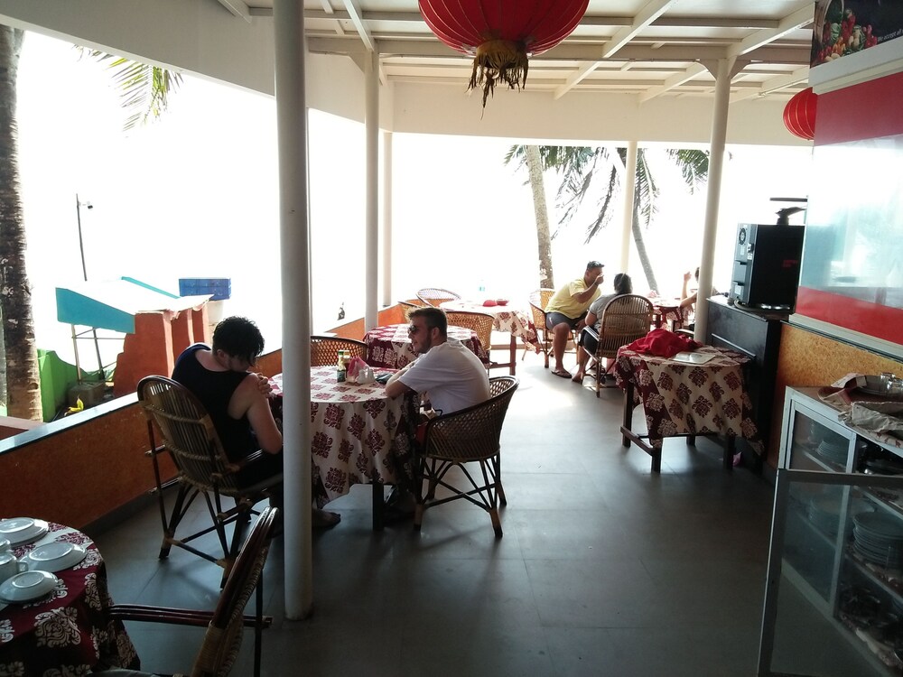 Black Beach Resort Dining