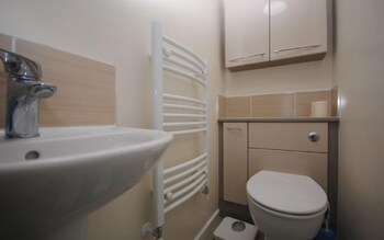 Still Waters Emsworth 205652 Bathroom