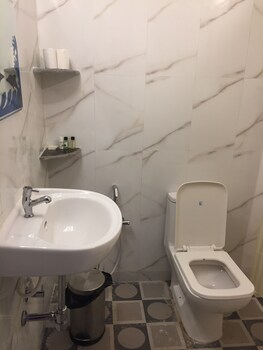 Morjim Coco Palms Resort Bathroom