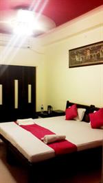 Meera Mahal Hotel 