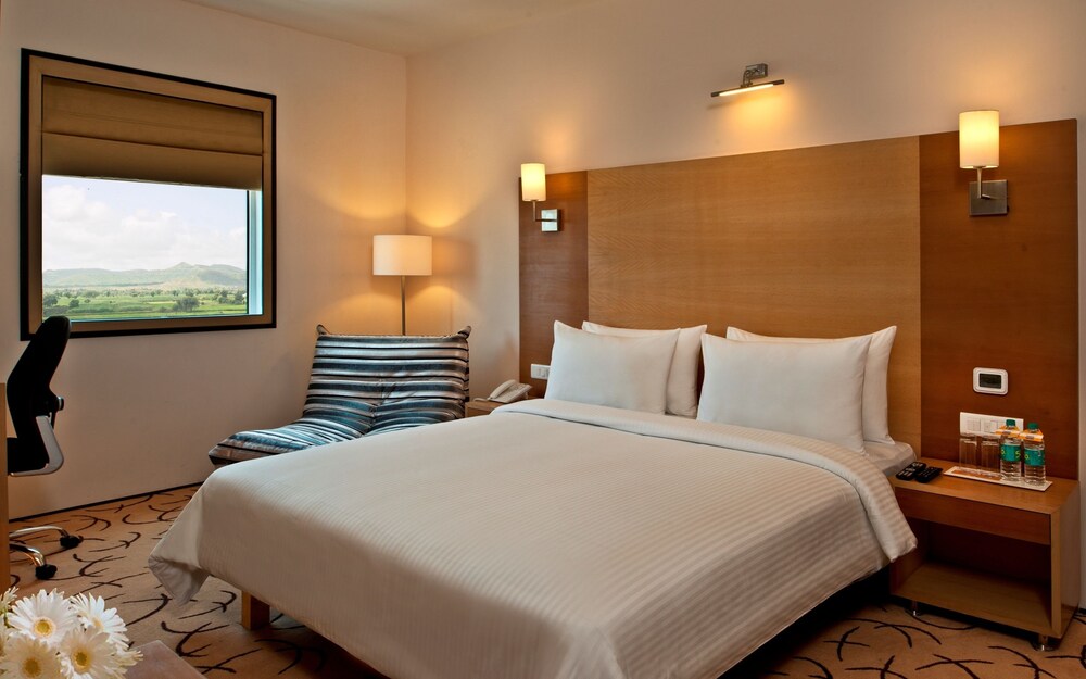 Red Fox Hotel Bhiwadi Guestroom