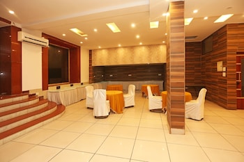 Oyo 11451 Hotel Auston Banquet Hall