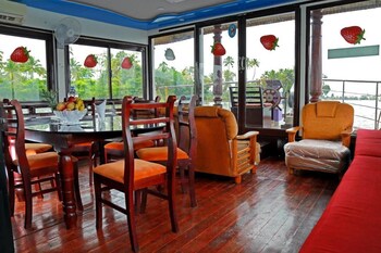 Lake India House Boats Lobby Lounge
