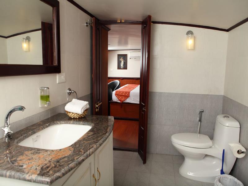 Grand Nirvana Super Luxury House Boat 